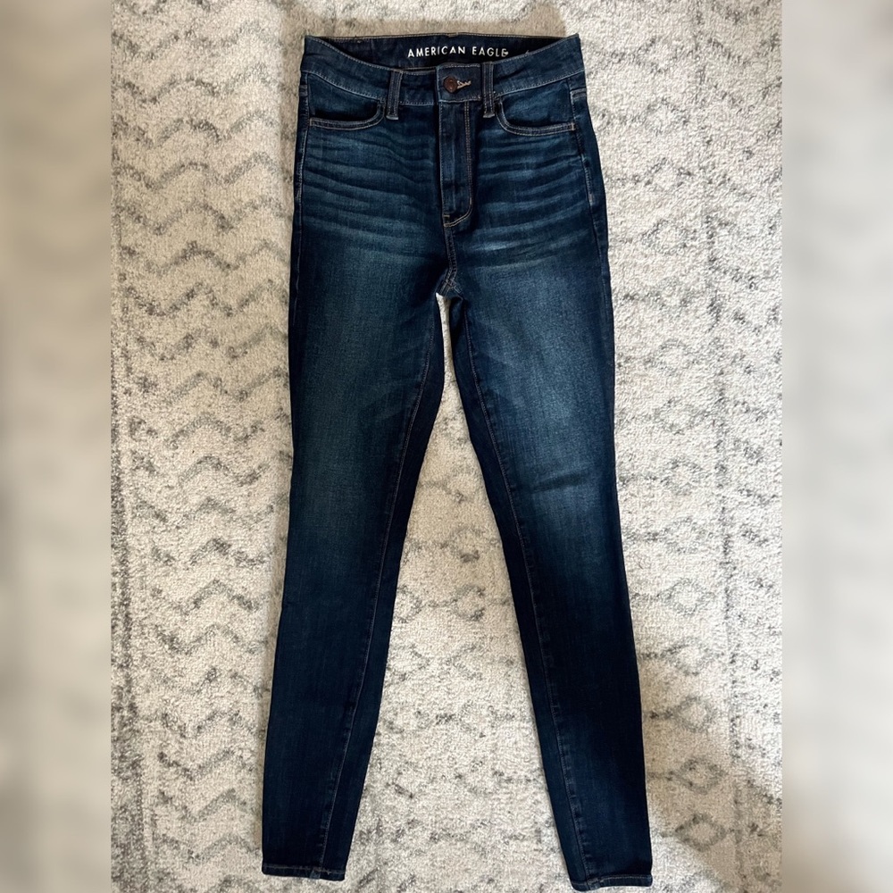 American Eagle High waisted jeans size 2 long in EUC